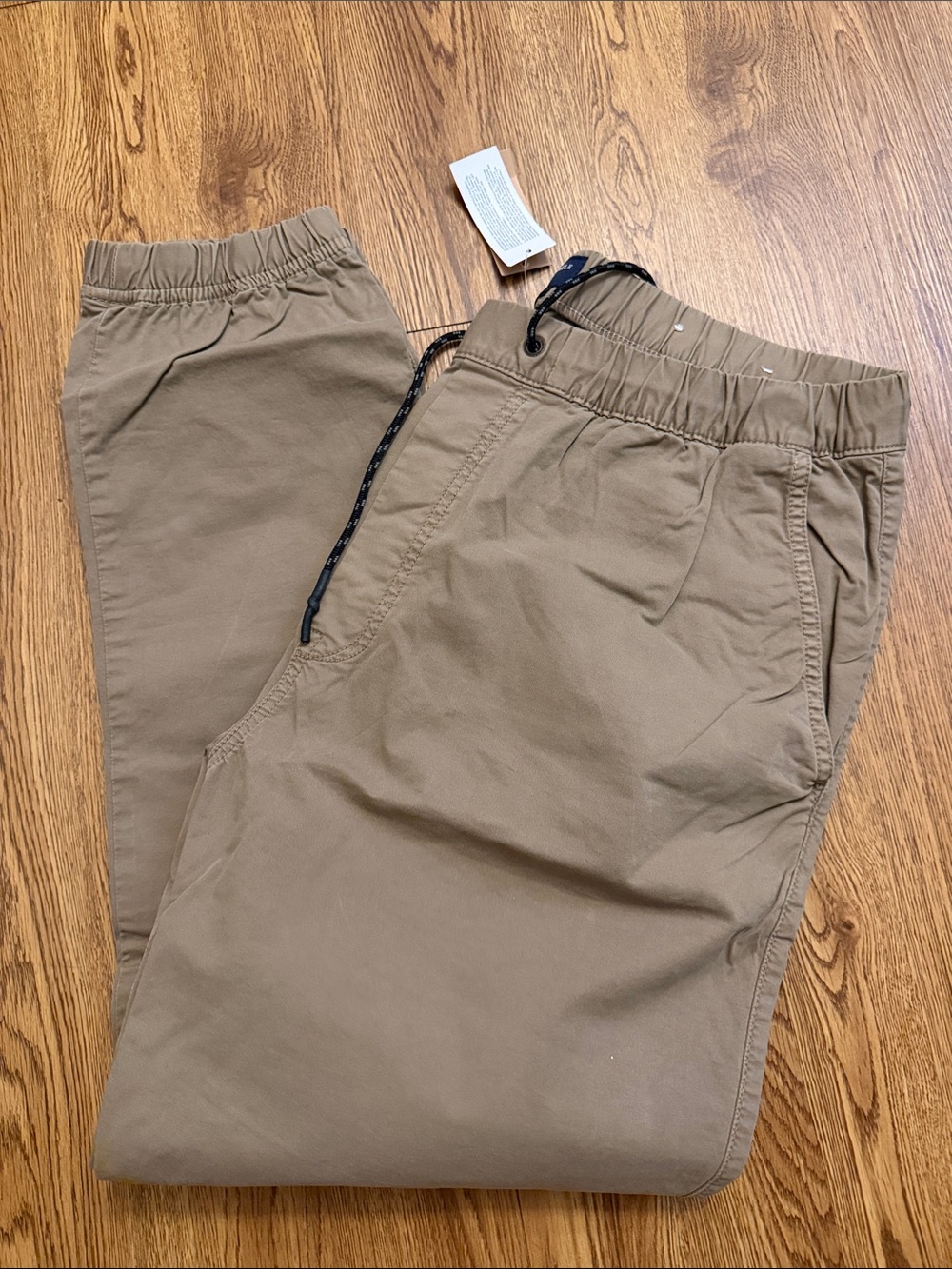 American Eagle Outfitters Men's Elastic-Waist Chino Pants in Khaki Brown